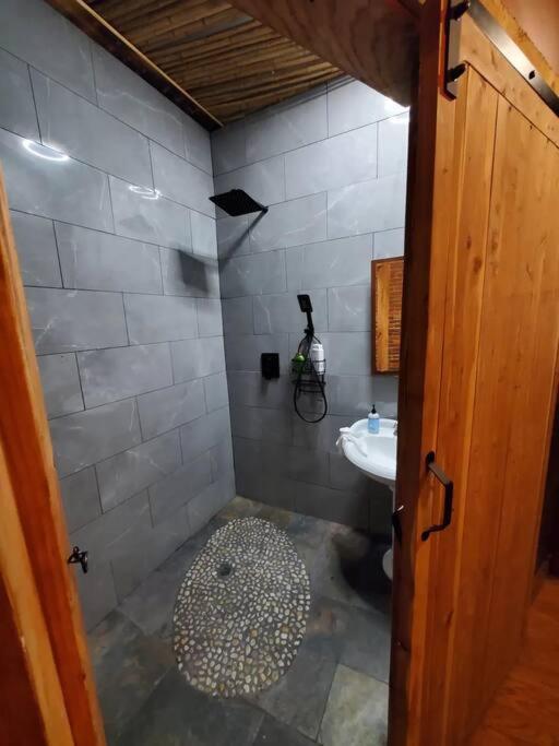 Broadway: The Speakeasy 4br/2bth 2200sf Grnd Lvl * Nashville