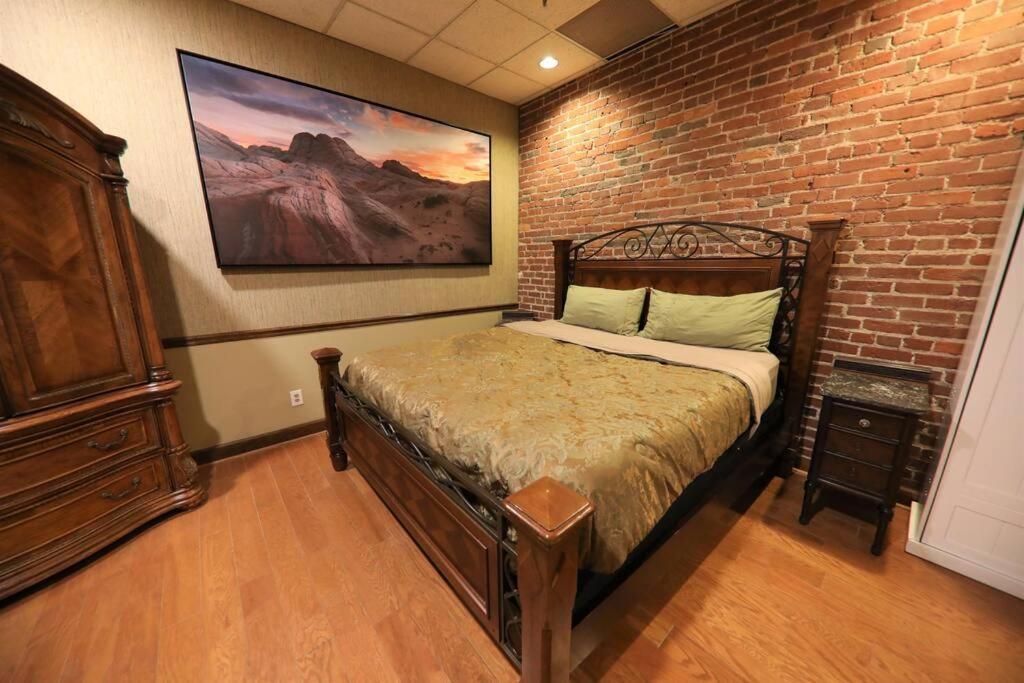 Broadway: The Speakeasy 4br/2bth 2200sf Grnd Lvl Nashville