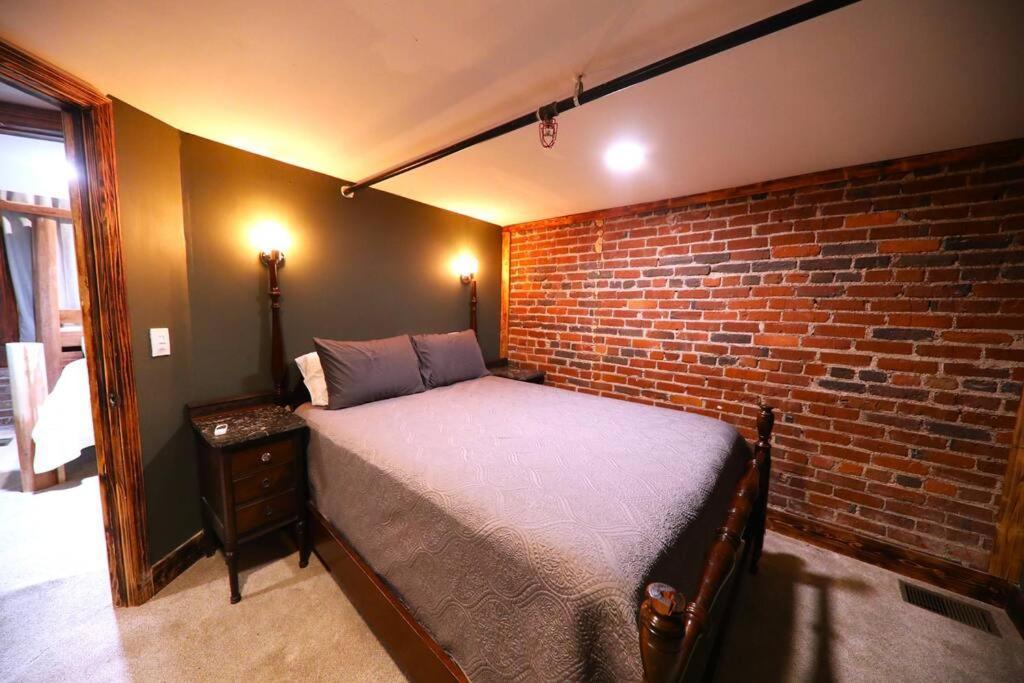 Holiday home Broadway: The Speakeasy 4br/2bth 2200sf Grnd Lvl