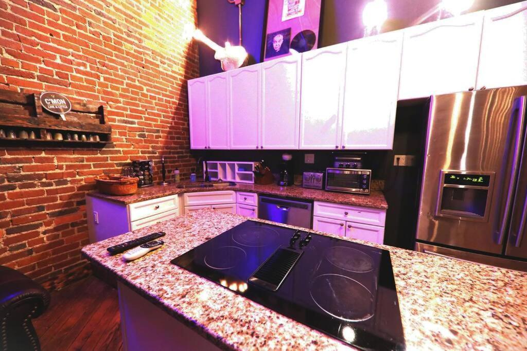 Broadway: The Speakeasy 4br/2bth 2200sf Grnd Lvl *