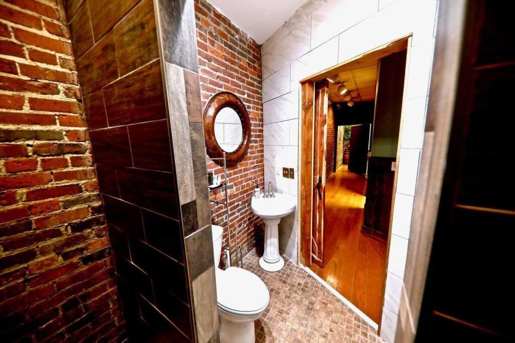 Broadway: The Speakeasy 4br/2bth 2200sf Grnd Lvl *