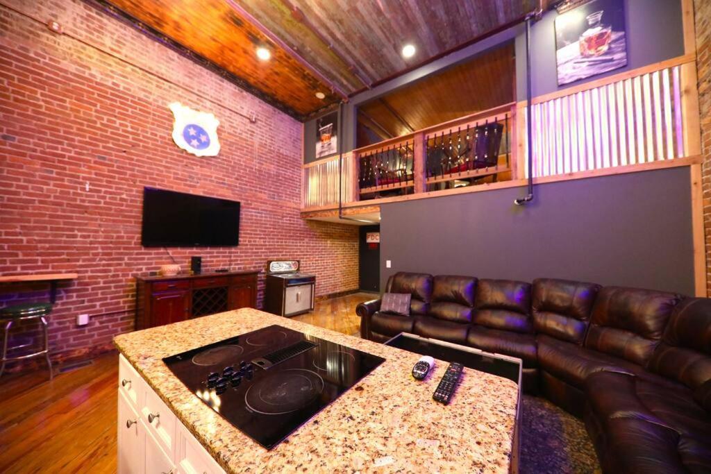Holiday home Broadway: The Speakeasy 4br/2bth 2200sf Grnd Lvl *