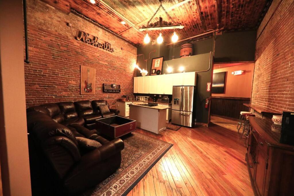Broadway: The Speakeasy 4br/2bth 2200sf Grnd Lvl *