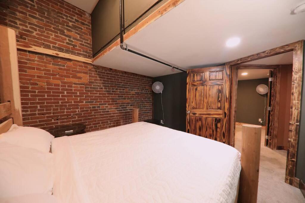 Holiday home Broadway: The Speakeasy 4br/2bth 2200sf Grnd Lvl
