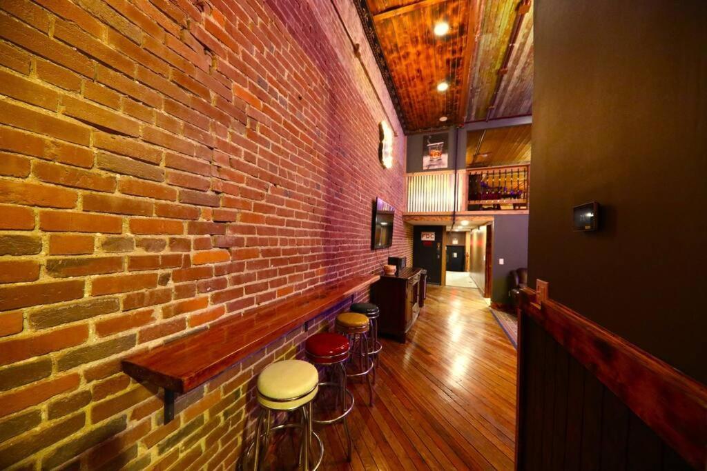 Holiday home Broadway: The Speakeasy 4br/2bth 2200sf Grnd Lvl